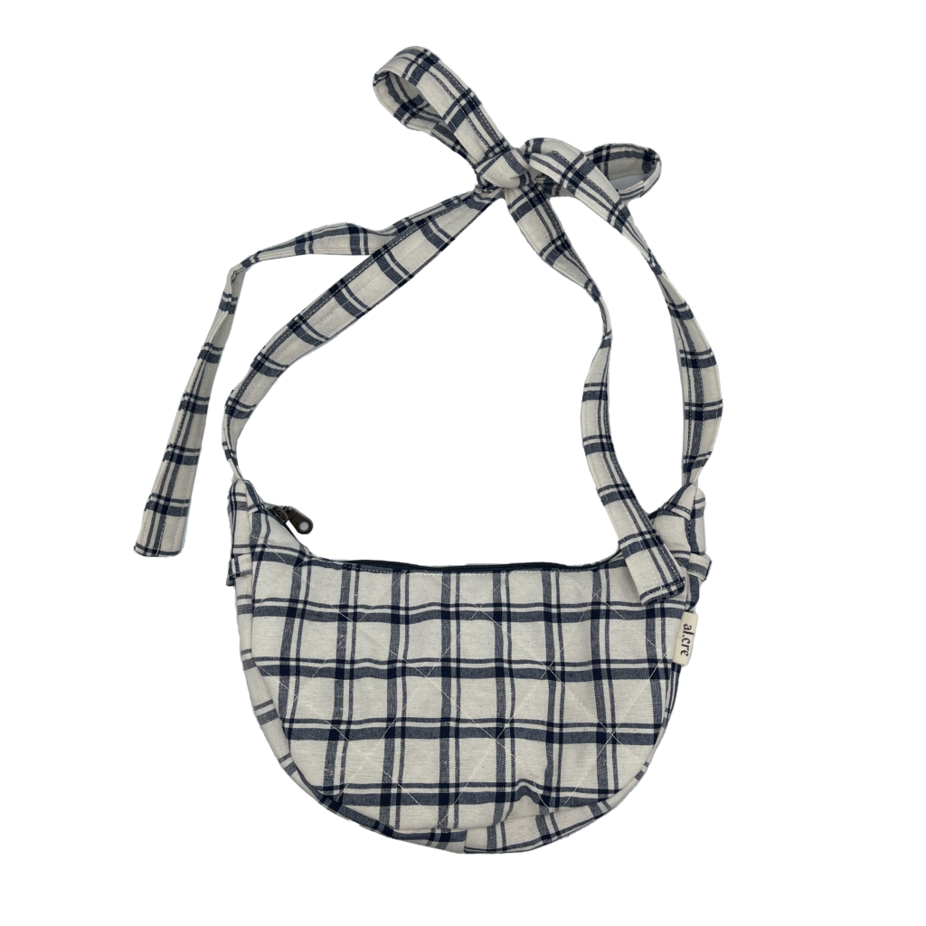 navy white picnic banana bag